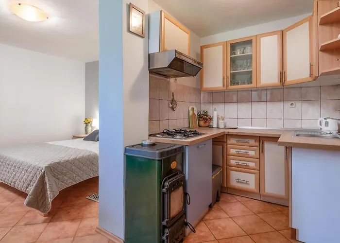 Casa vacanze Lovely In With Kitchen