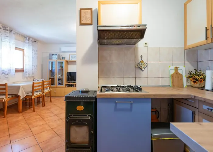 Casa vacanze Lovely In With Kitchen